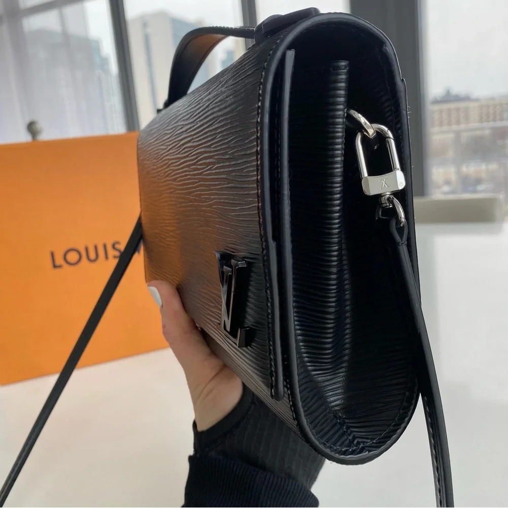 Louis Vuitton Clery Black Epi - Picture 5 of 12